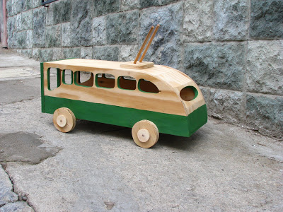 Juguetes y muebles de madera