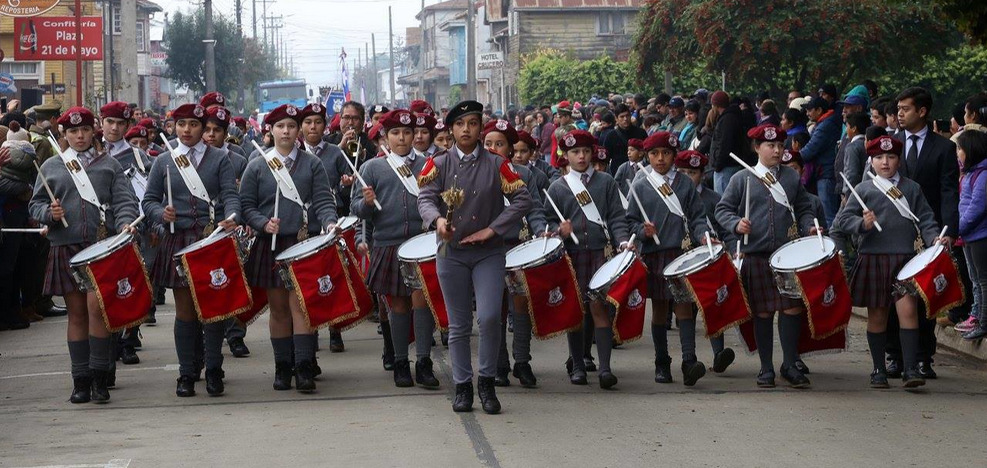 Desfiles estudiantes escuela Rio Bueno